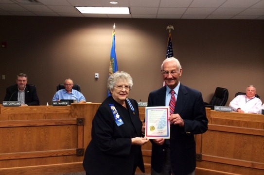 Picture of Bartlesville Chapter Regent Barbara Fulton and Vice Mayor Ted Lockin after his signing of a  proclamation designating Sept. 17-Sept. 23 as Constitution Week.